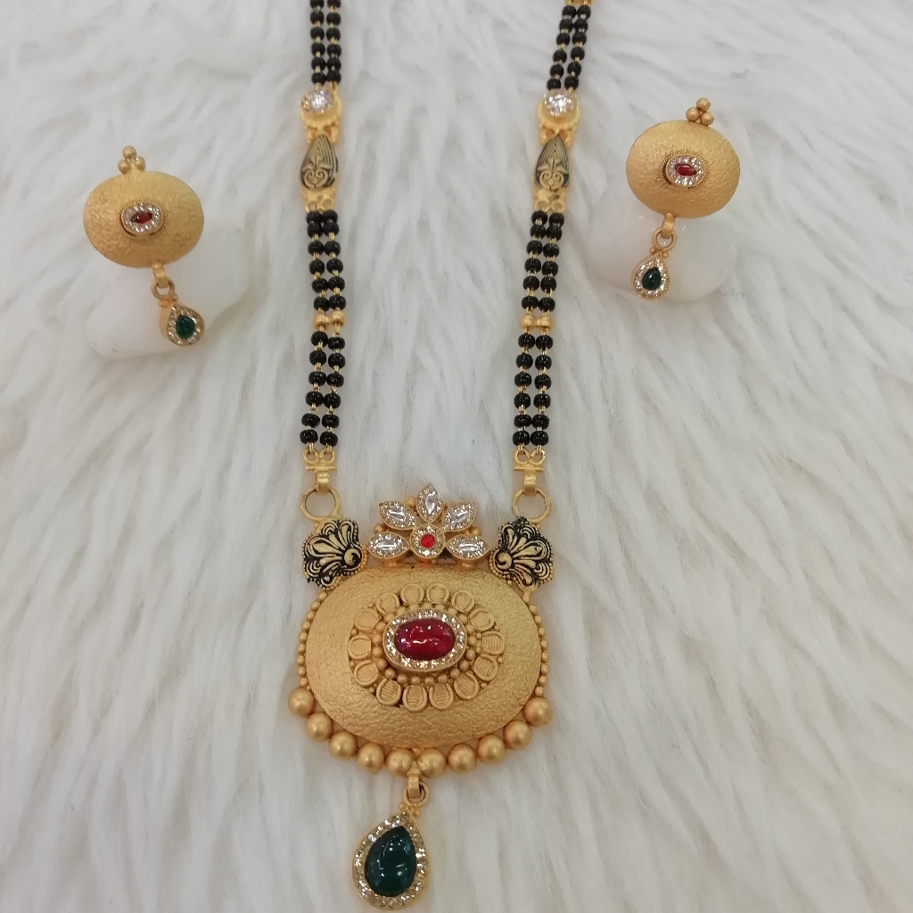 916 gold fancy sawaroxy zinkoriya diamond antique short mangalsutra