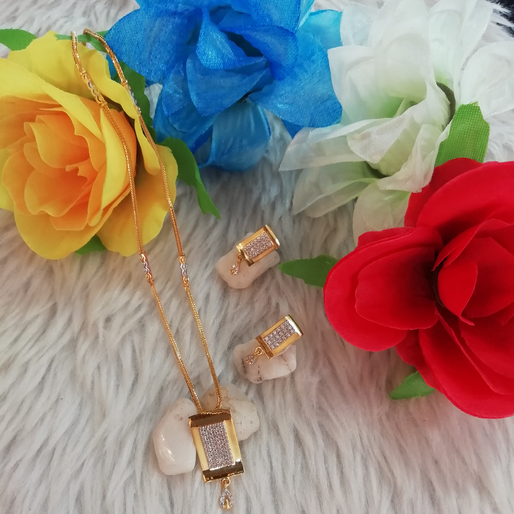 916 Gold fancy chain pandent set