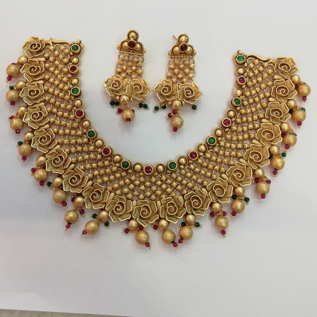 916 gold fancy antique short set