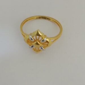 916 gold fancy flower design ladies ring