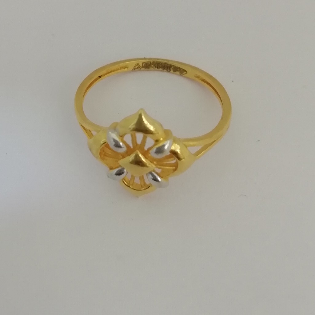 916 gold fancy flower design ladies ring