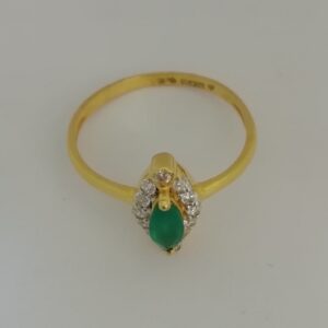 916 gold green colour stone fancy ladies ring