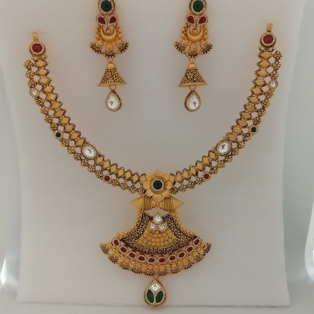 916 gold fancy Swarovski dimond & antique jadtar short set