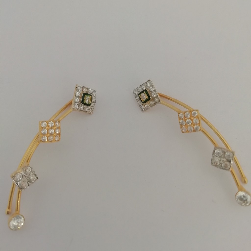 Gold stone fancy well design earrings