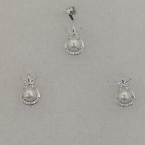 Sterling silver pearl collection butty pendant set