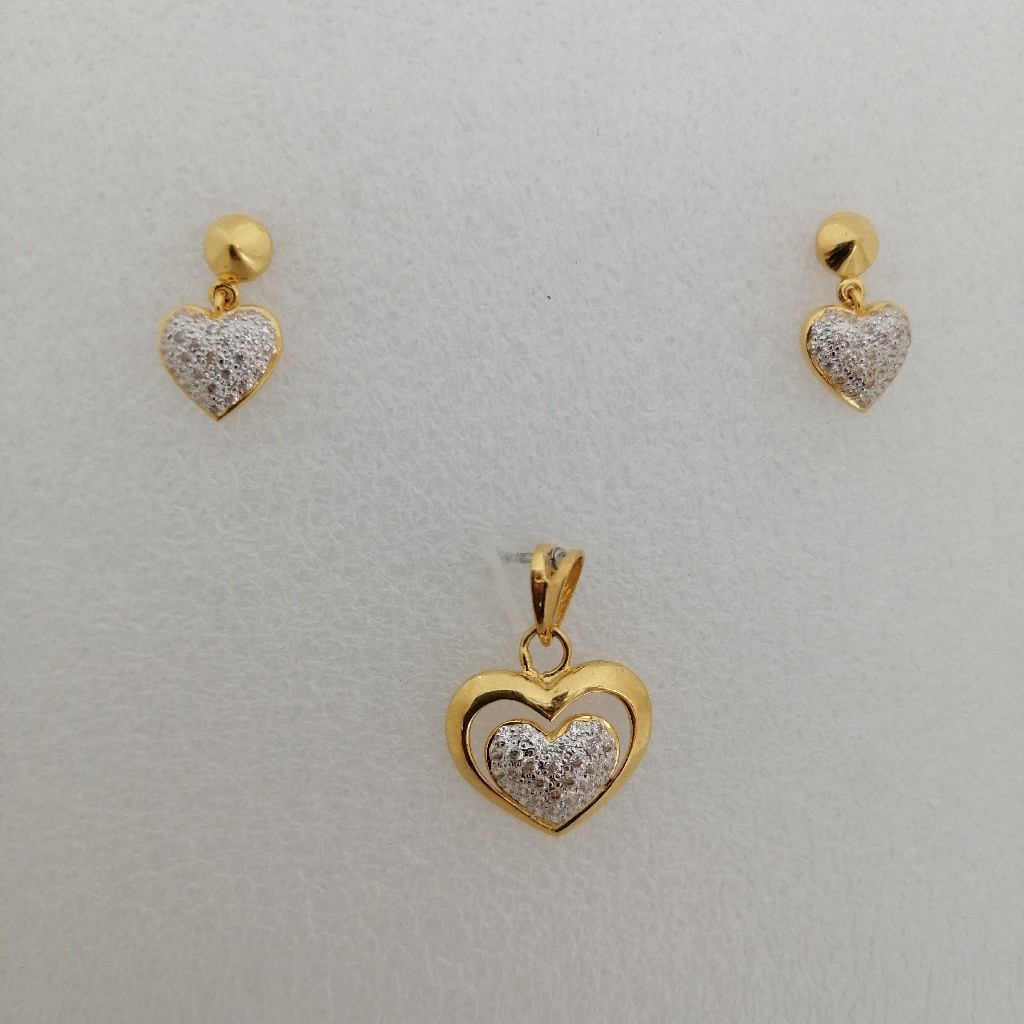 916 gold heart shep butty pendant set