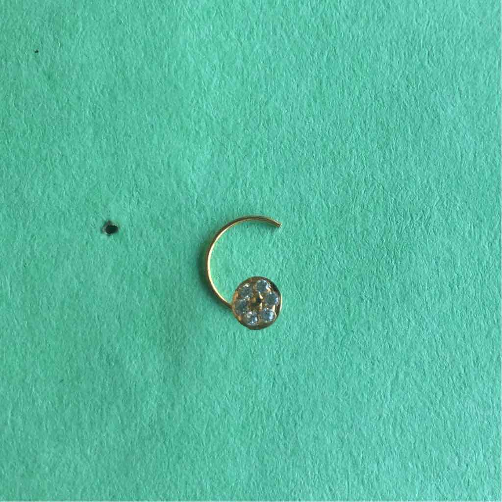 18K Gold Round Diamond Nosepin