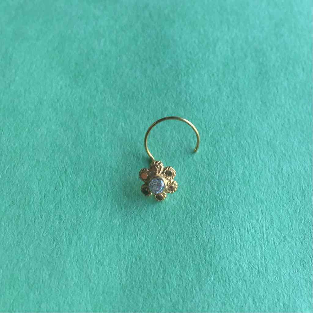 18K / 750 Gold Diamond Flower Nosepin