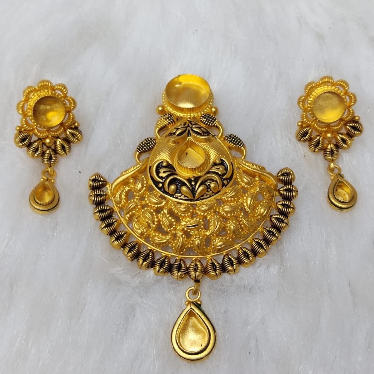 Gold Wedding handcrafted Pendant Set