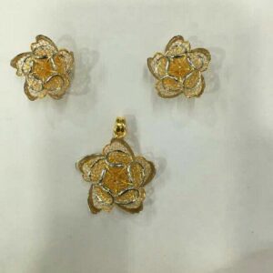 18KT Fancy Star Shape Arabian Design Pendant Set