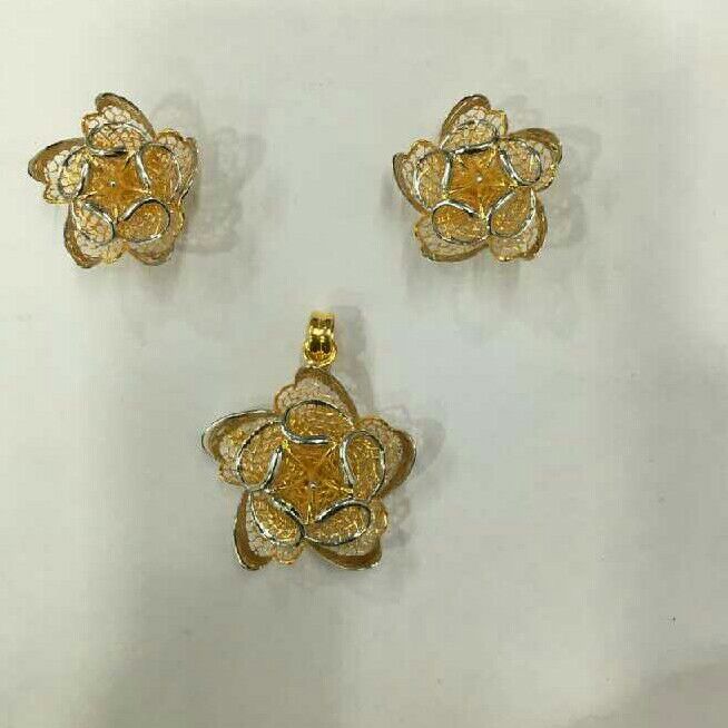18KT Fancy Star Shape Arabian Design Pendant Set