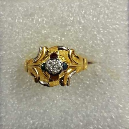 Gold Ladies Flower Shaped Ring