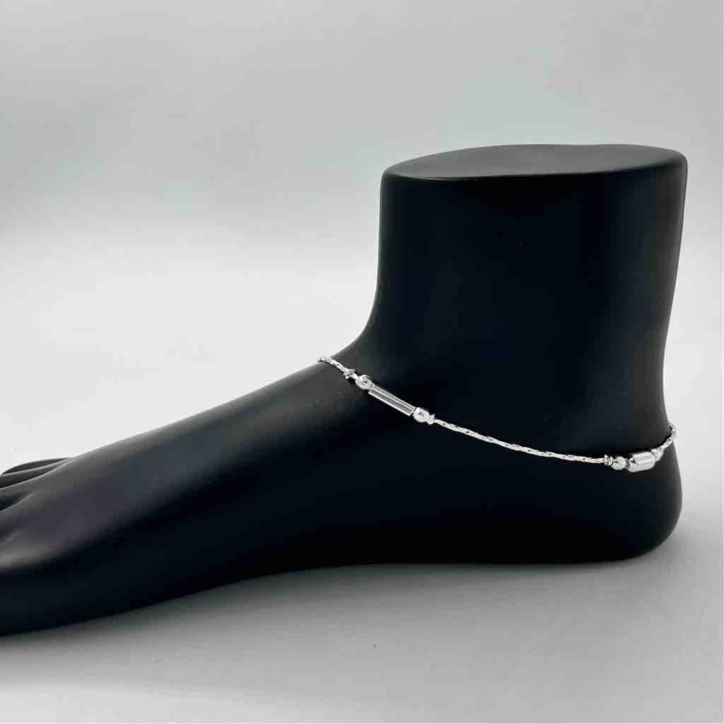 Silver Bombey Fancy Simple And Plain Light Weight Anklets