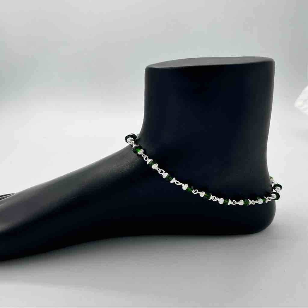 Silver fancy green har (???)type payal