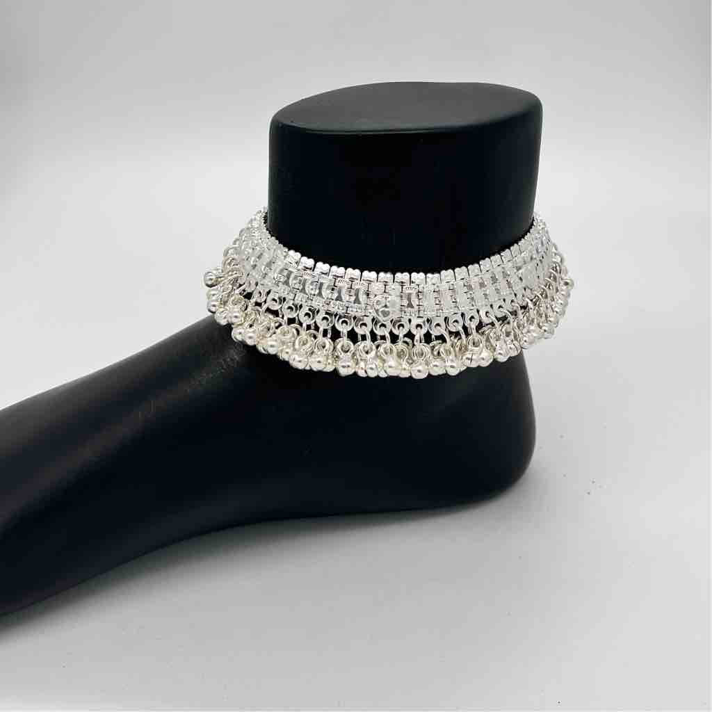 Silver Fancy Kismat Ahmdabadi Payal Chumchum Design