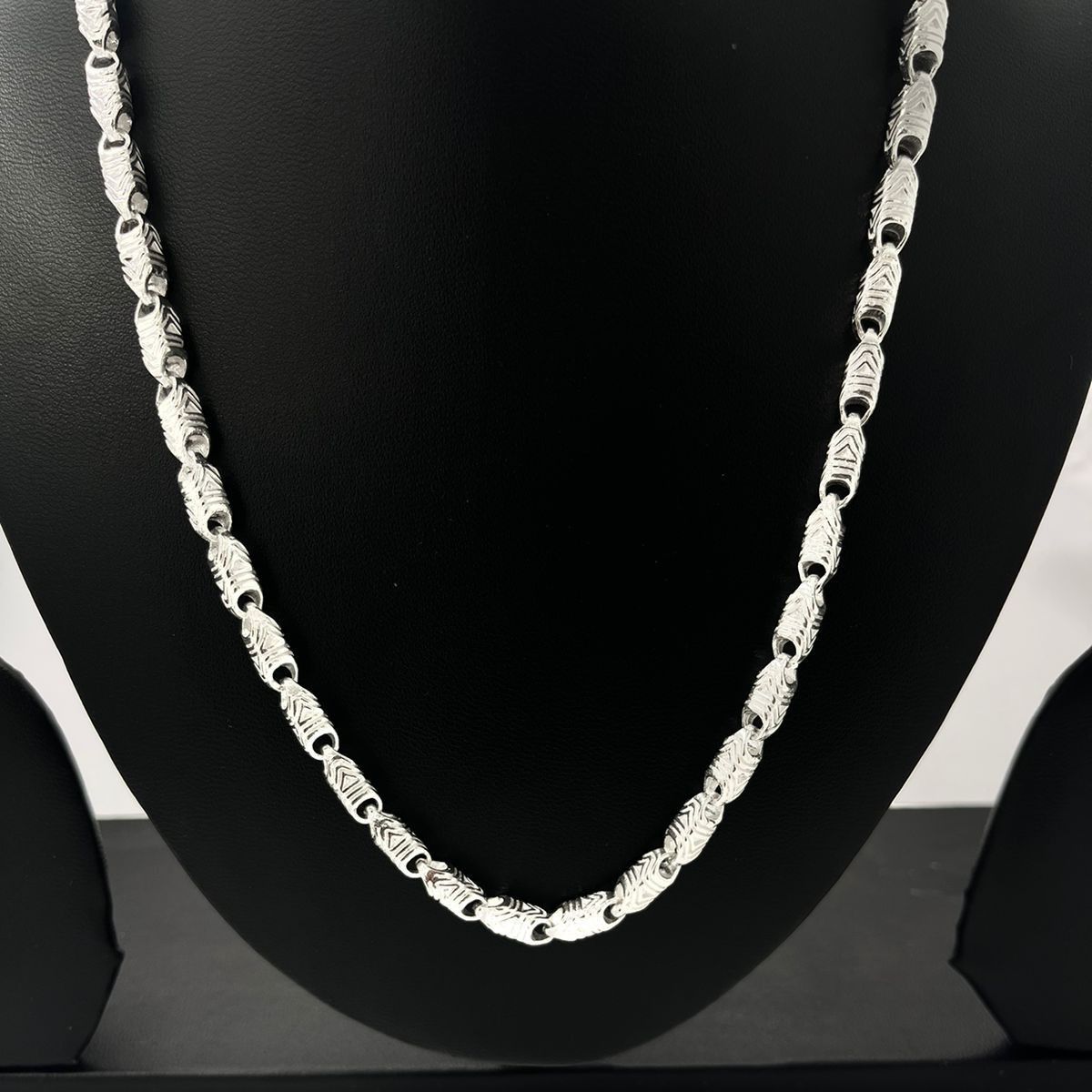 Silver chokor hedment design chain