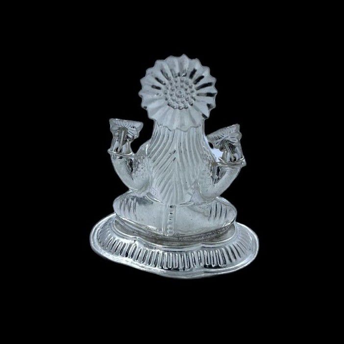 Silver design in laxmi ji (??????? ??) idol