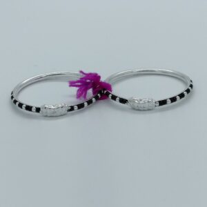 Black And White Design In Silver Kadli