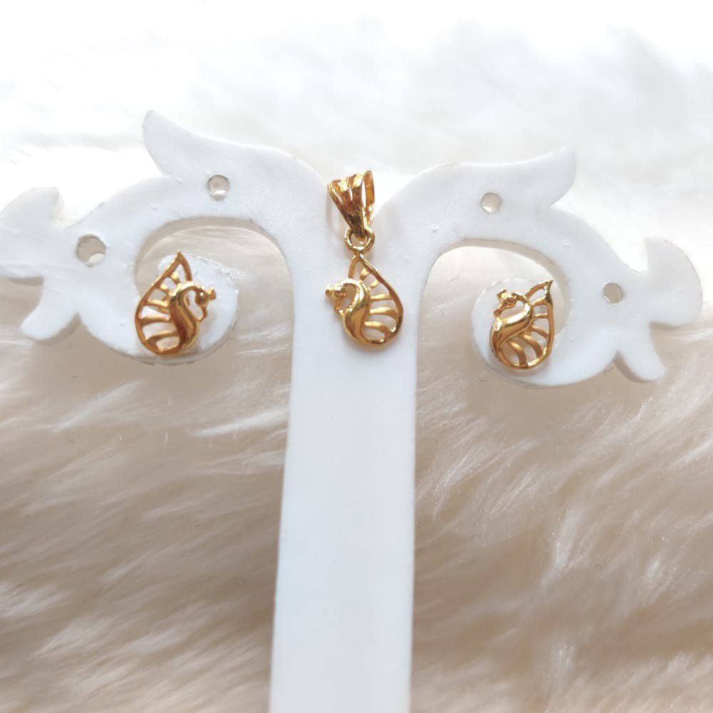 Gold Pendant Set 18c Peacock Design