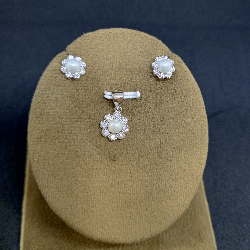 925 Silver Flower Design Pendant Set