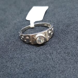 Single diamond ring