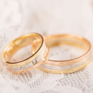 GOLD SINGLE DIAMOND RING