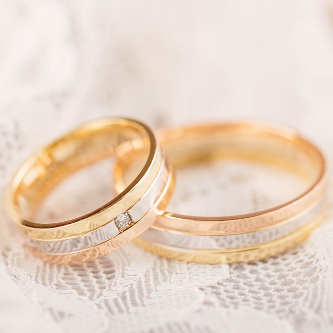 GOLD SINGLE DIAMOND RING
