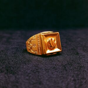 916 gold Square shape ring