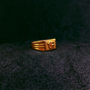 22k gold om Embossed ring
