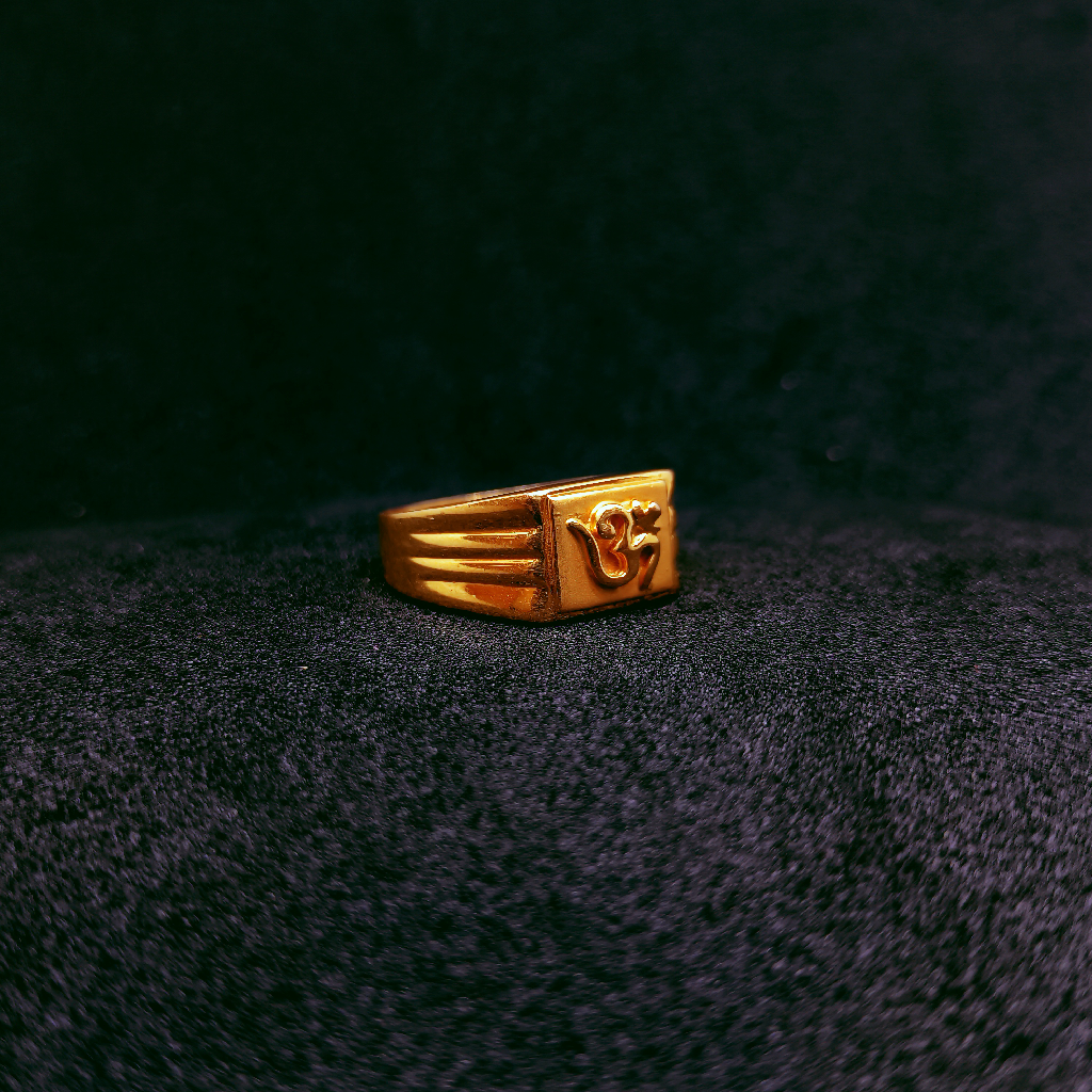 22k gold om Embossed ring