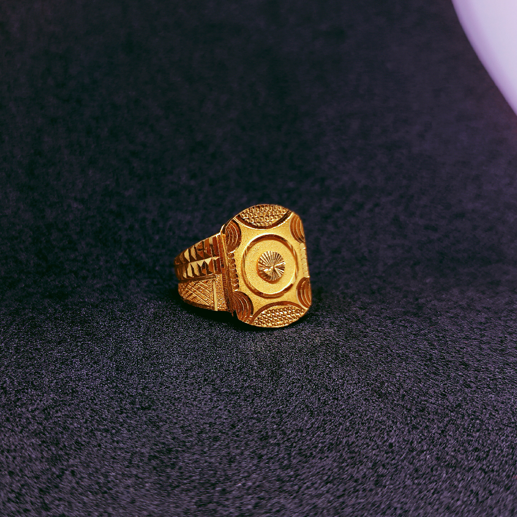 916 gold Embossed round shape ring