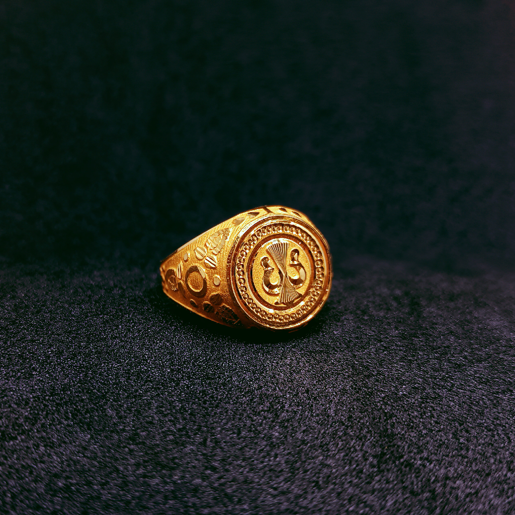 Gold round with design ring