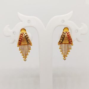 916 Gold red and green color earrings