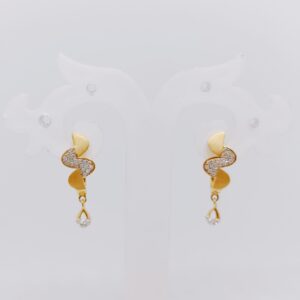 916 gold Modern stylish earrings for girls