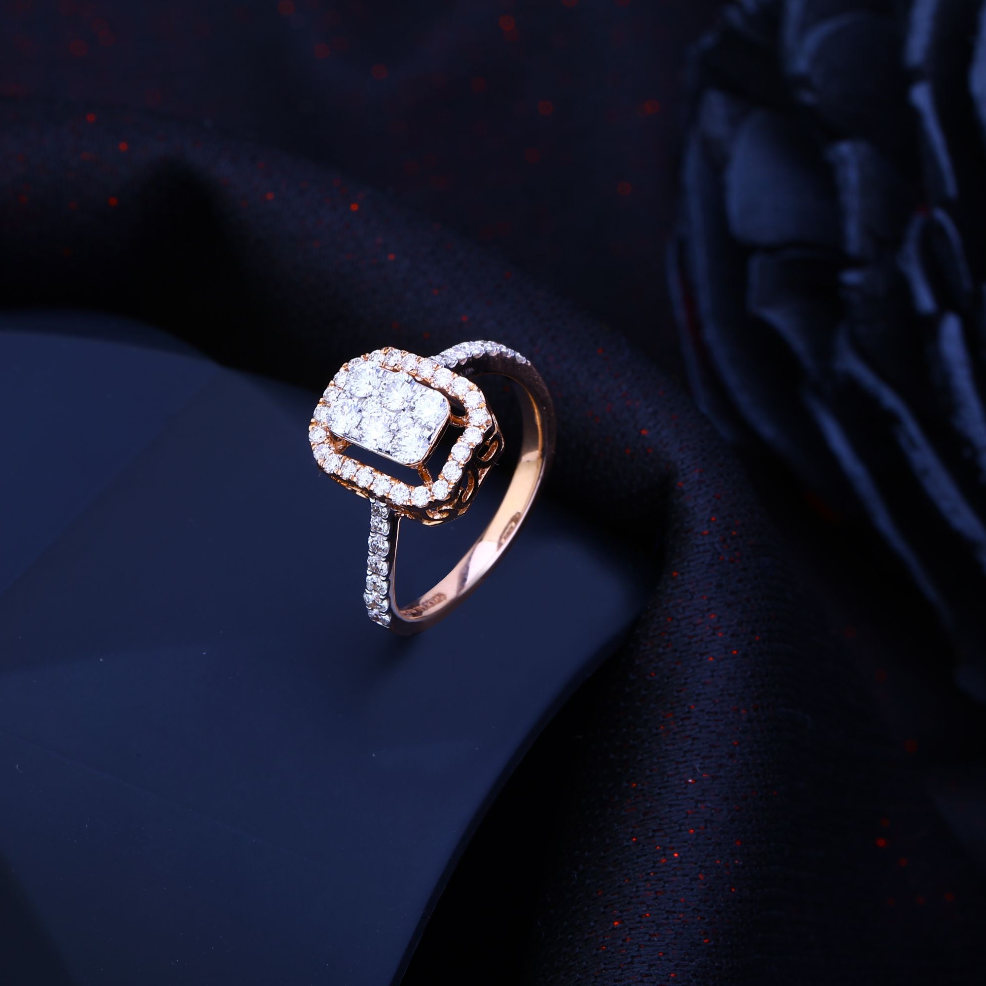 18K Gold Beautiful Diamond Ring