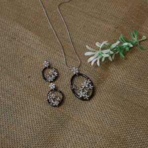 92.92.5 Silver Floral Shape Pendent Set For Women