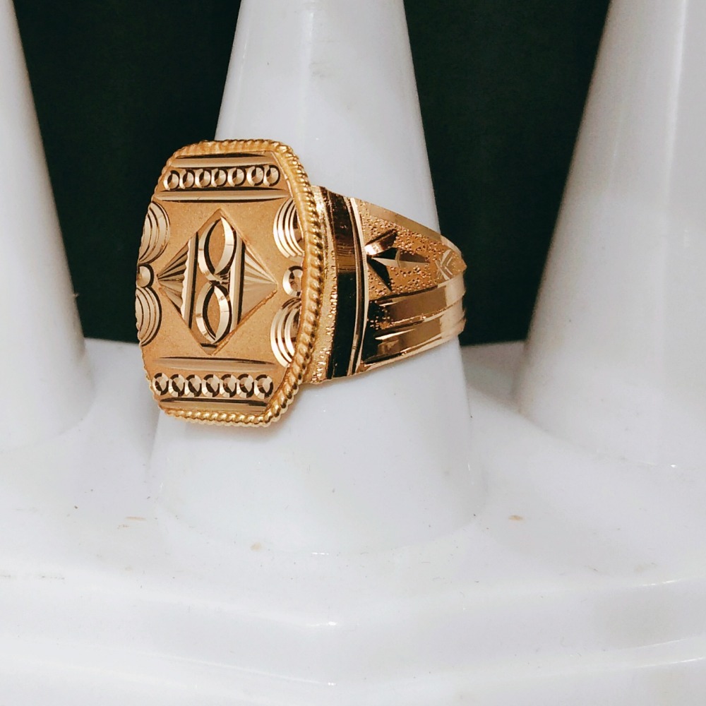 916 Gold Oval Design Broad Gents Ring