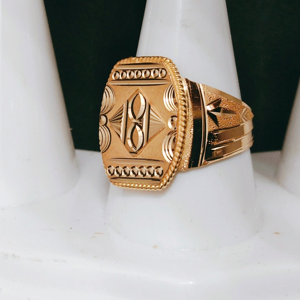 22KT Gold Oval Design Broad Gents Ring