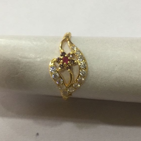 916 Gold Flower Shape Diamond Ring