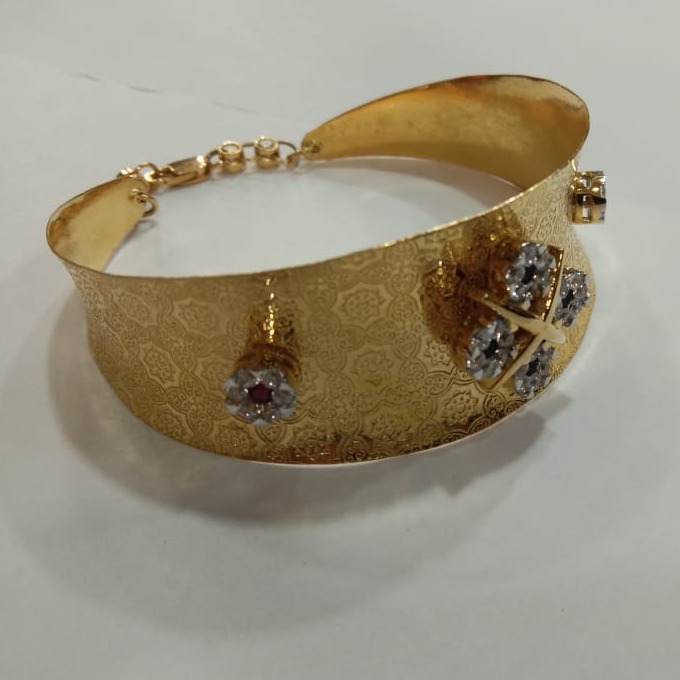916 Gold Luxurious ladies kada