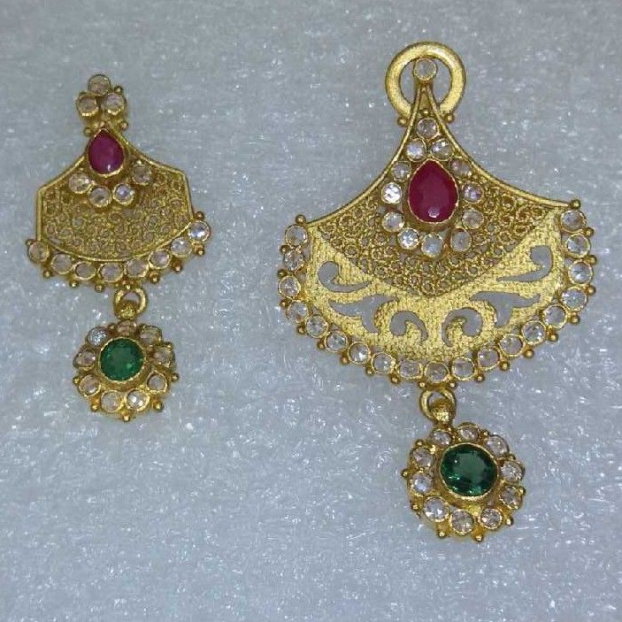 22K / 916 Gold Ladies Jadtar Antique Pendant Set