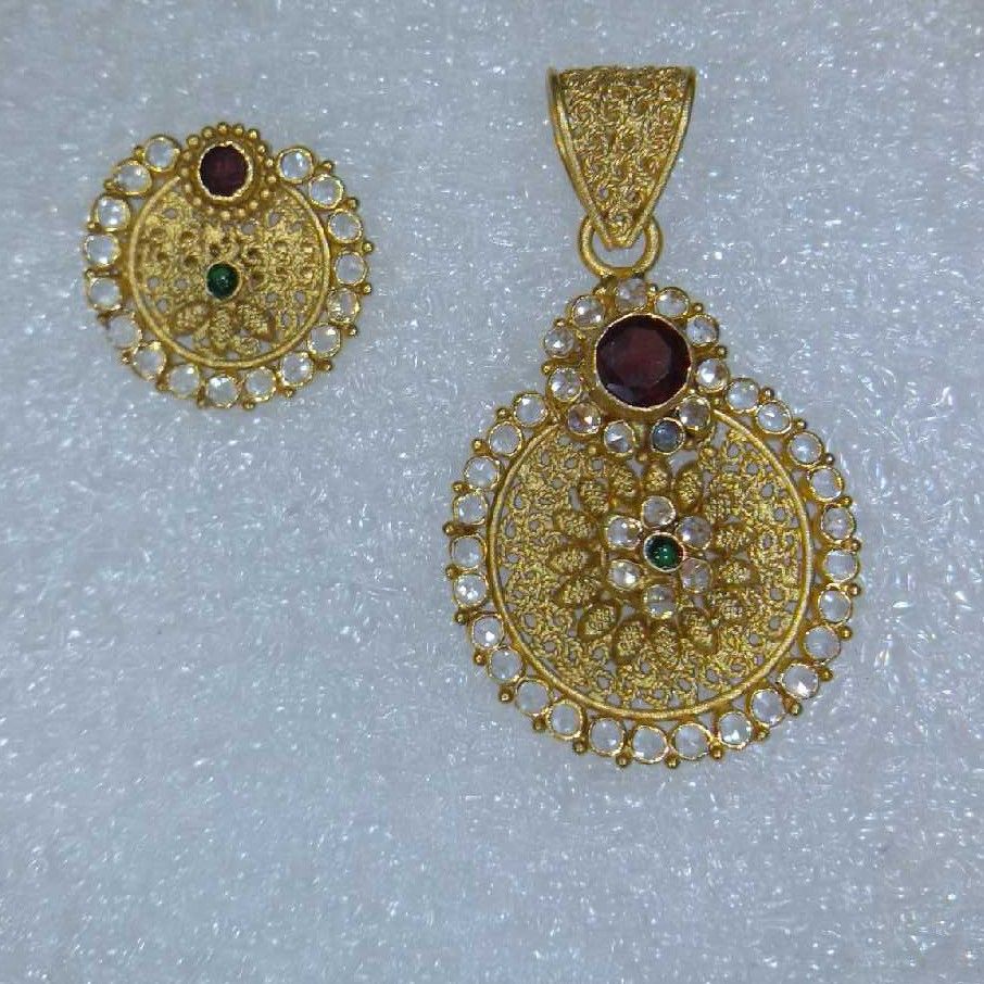 22K / 916 Gold Ladies Jadtar Antique Pendant Set