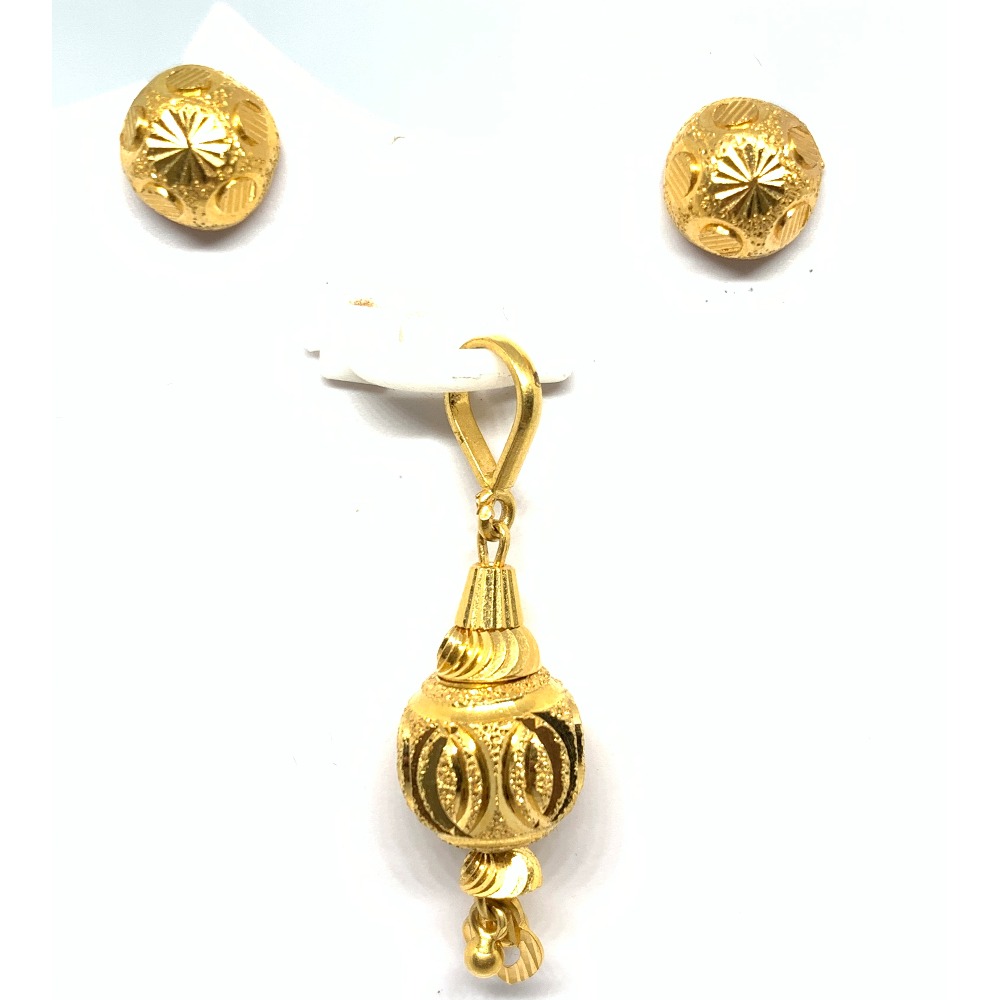Designer Gold Pendent Set