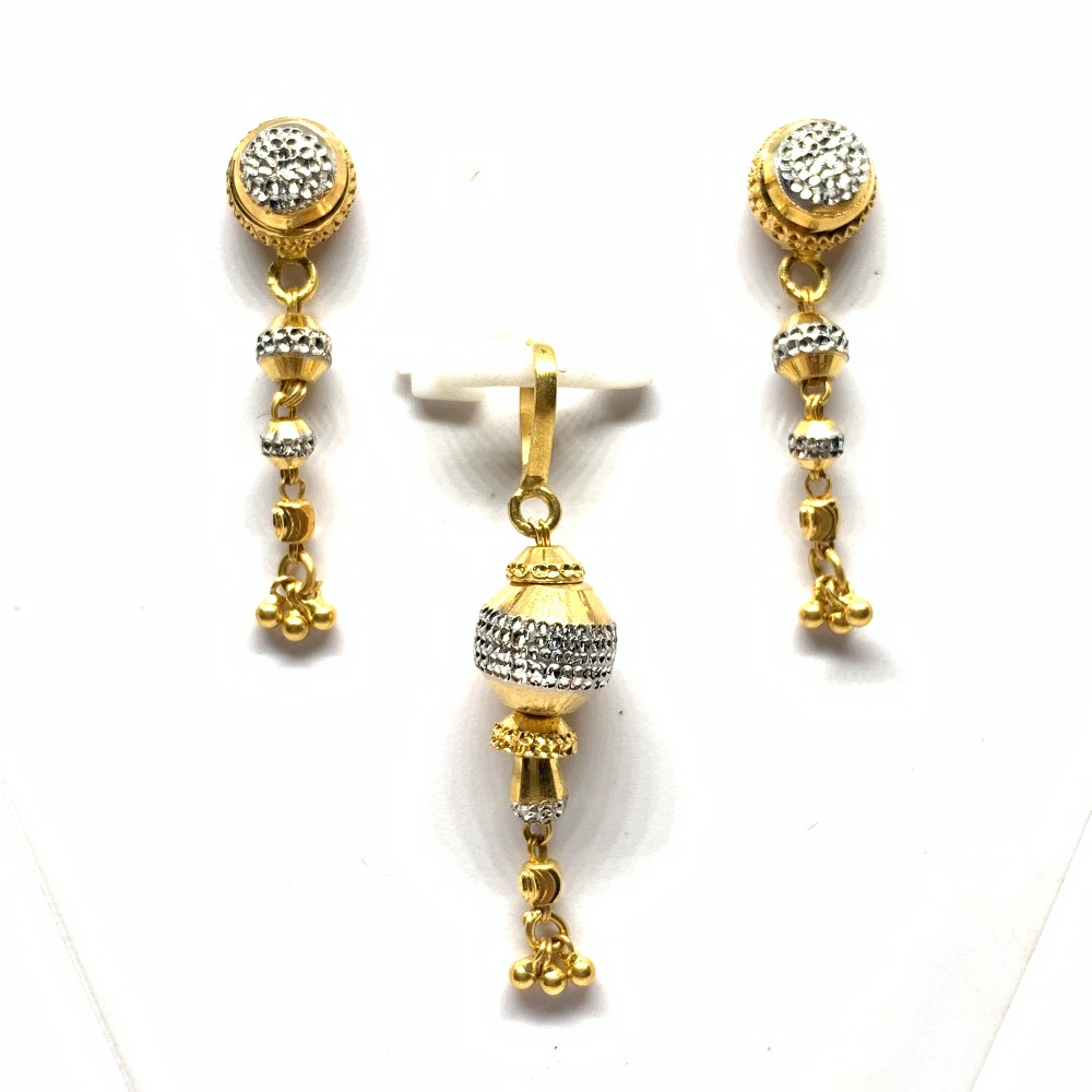 Designer gold pendent set