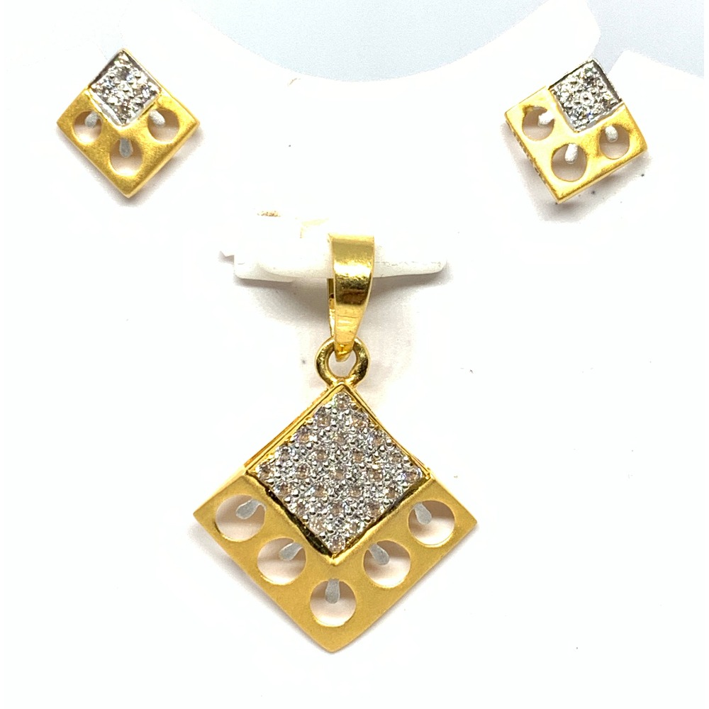 Designer Gold Pendant Set