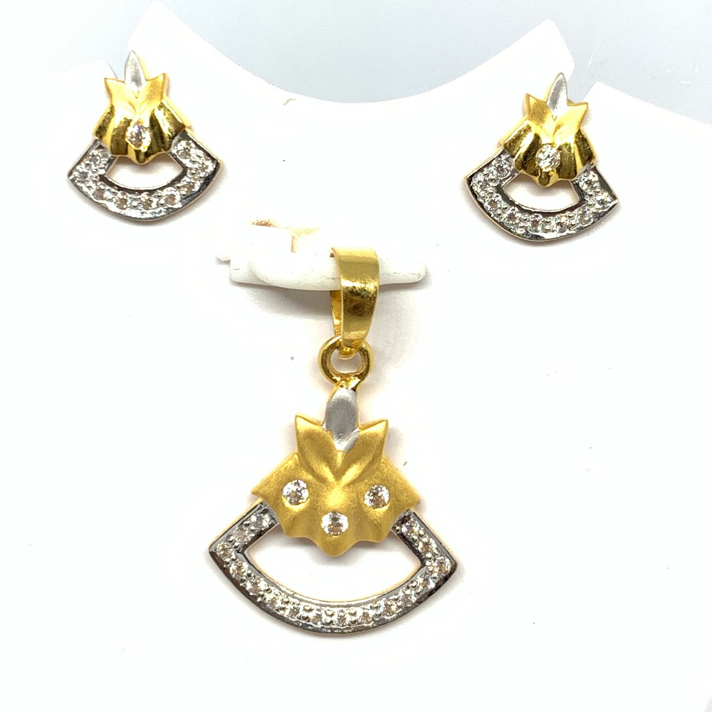 Designer Gold Pendant Set