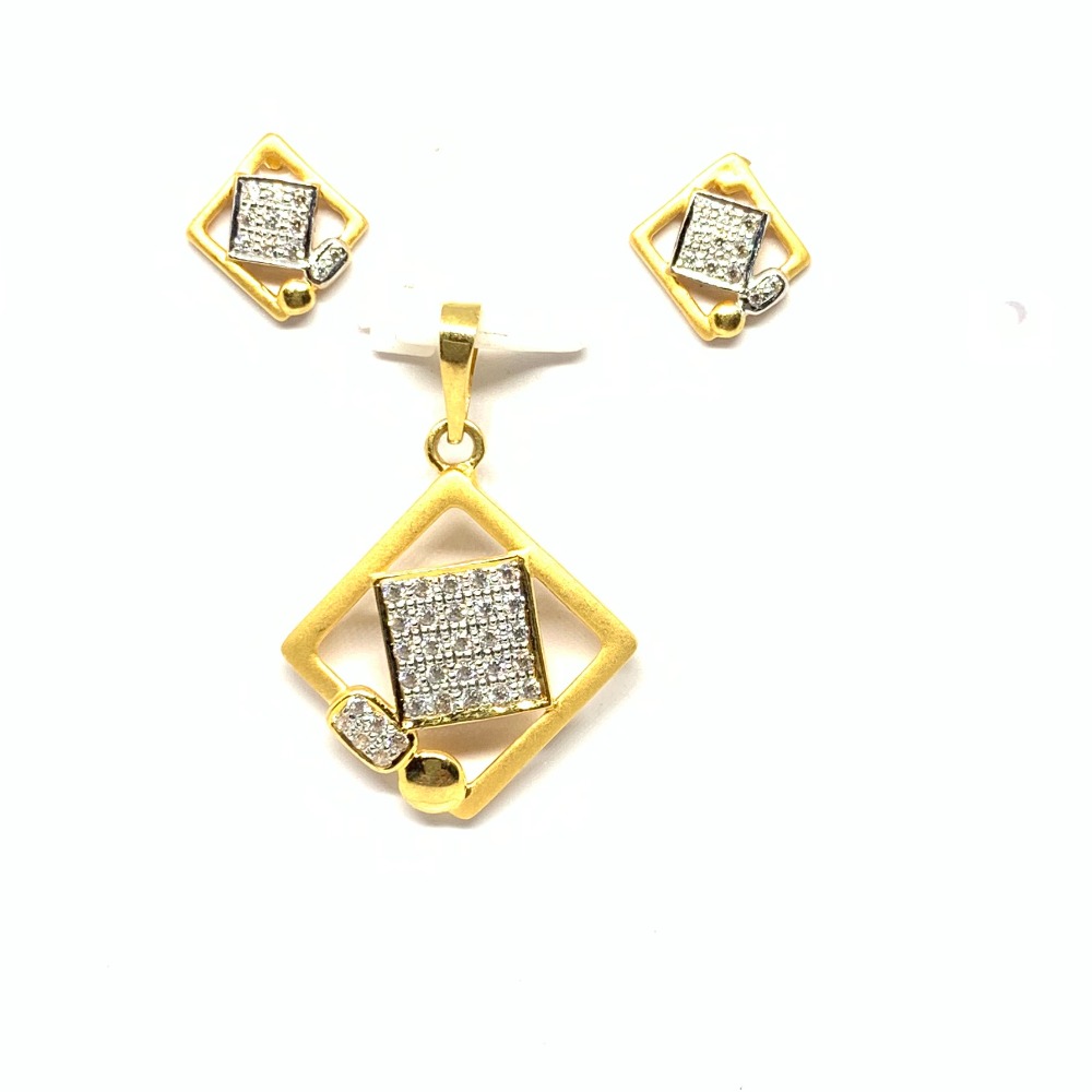 Designer Gold Pendant Set