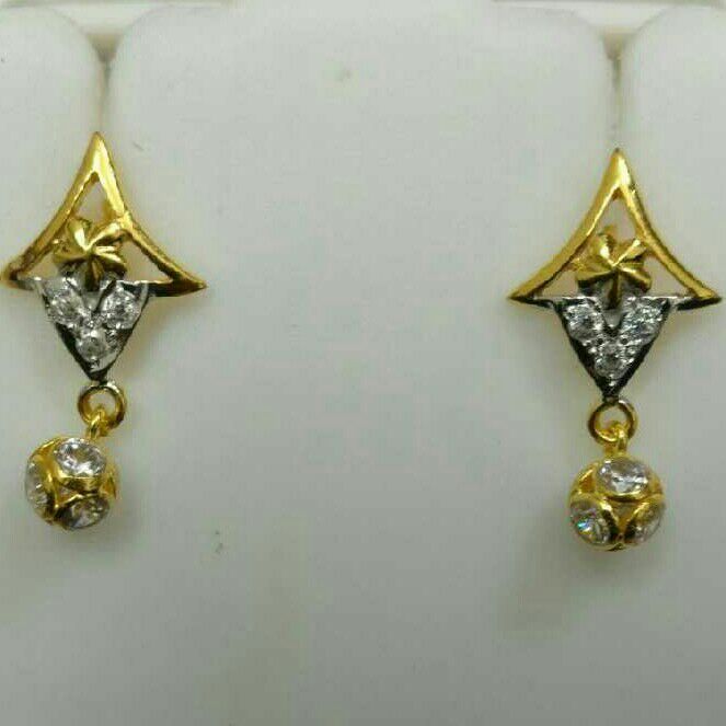 18K / 750 Designer Gold Ladies Earrings