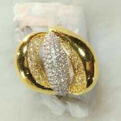 18K / 750 Gold Attractive Yellow Ladies Ring