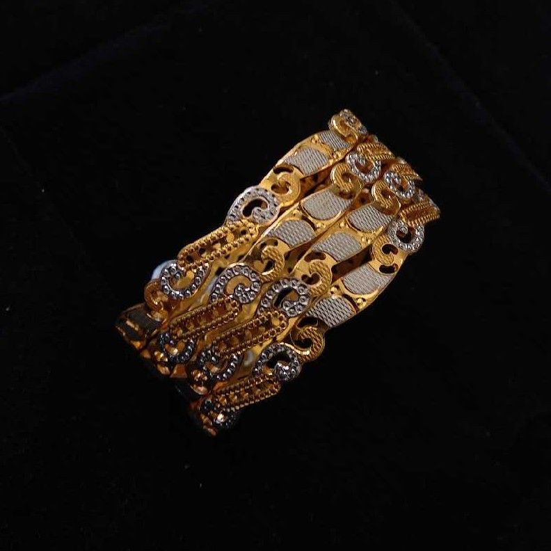22K / 916 Gold Indian Modern Designer Bangle